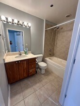 1122 W Catalpa Ave, Unit 517 in Chicago, IL - Building Photo - Building Photo