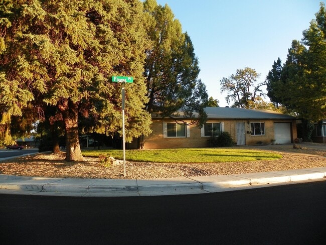 property at 8522 Flower Pl NE