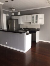 697 Bay St, Unit Upstairs Unit in Santa Monica, CA - Building Photo - Building Photo