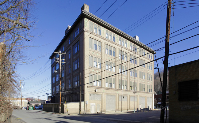 Towne Tower Apartments in Aliquippa, PA - Foto de edificio - Building Photo