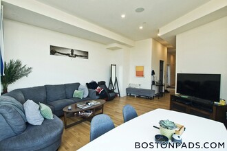 877 Beacon St in Boston, MA - Building Photo - Building Photo