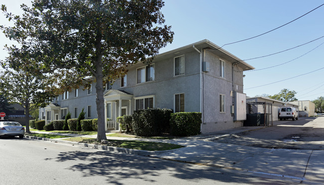 1695 E Wardlow Rd Apartments in Long Beach, CA - Building Photo - Building Photo