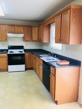 5022 Lea Ann Way in Louisville, KY - Foto de edificio - Building Photo