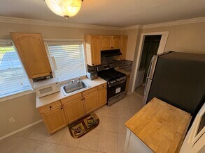 318 Claremont Ave in West Babylon, NY - Foto de edificio - Building Photo