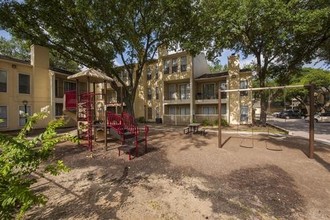 La Esencia in Houston, TX - Foto de edificio - Building Photo