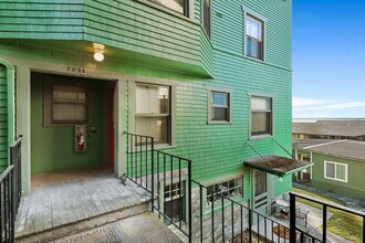 Forest Hill Apartments in Bellingham, WA - Building Photo - Building Photo