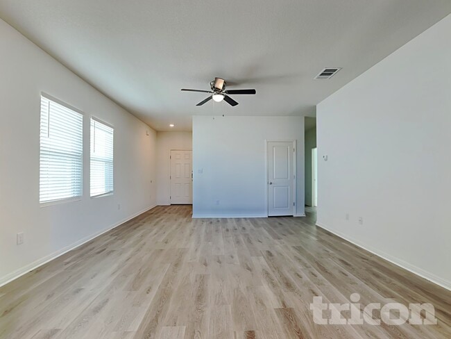 209 Athena Way in Jarrell, TX - Building Photo - Building Photo