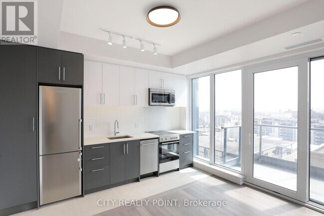 2525-2525 Bathurst St