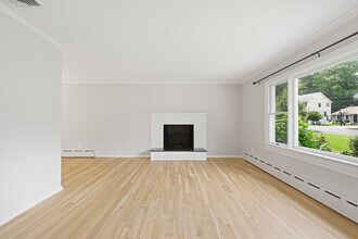 8 Muriel Pl in Greenwich, CT - Building Photo - Building Photo