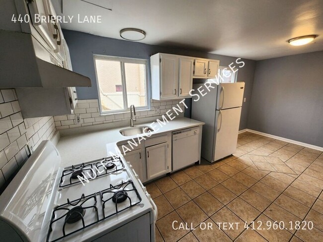 440 Brierly Ln in West Mifflin, PA - Building Photo - Building Photo