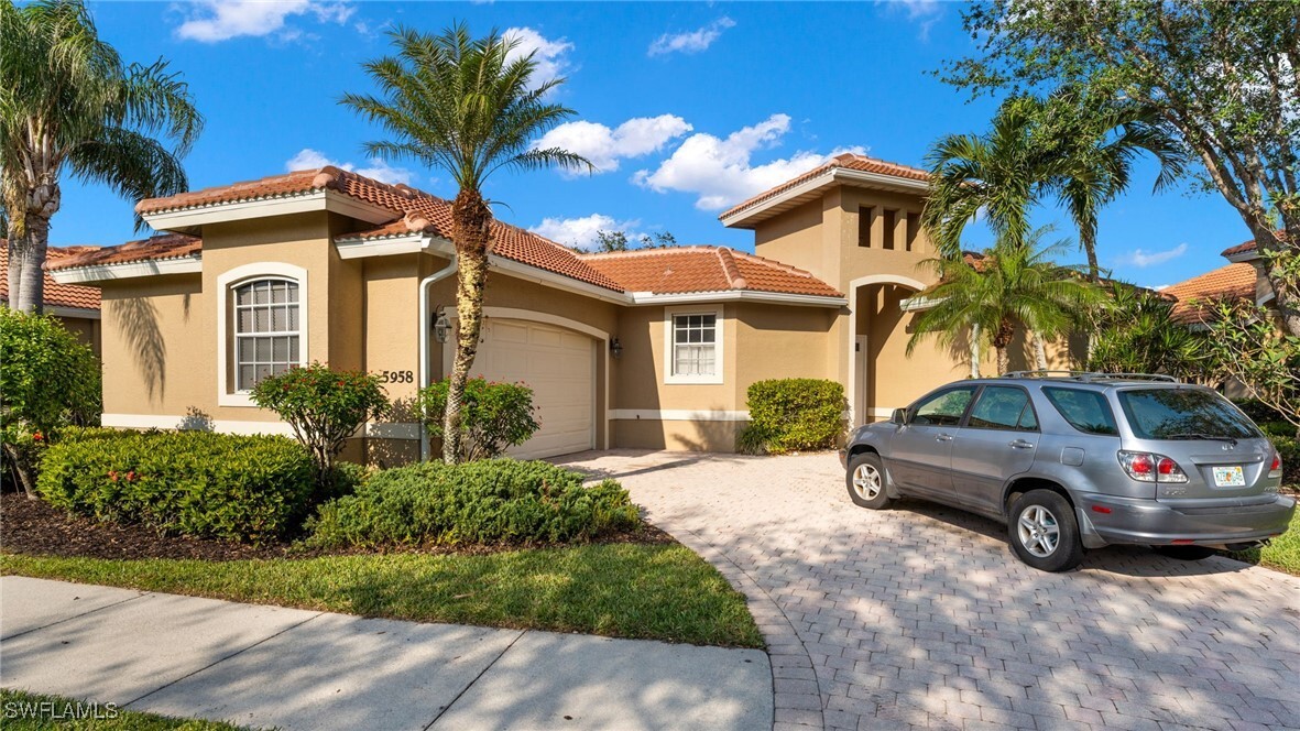 5958 Paradise Cir in Naples, FL - Building Photo