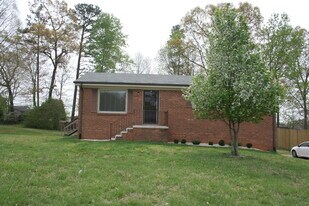 3695 Weyland Dr in Conover, NC - Building Photo