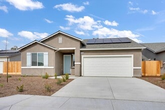 2322 E Walnut Ave in Tulare, CA - Building Photo - Building Photo