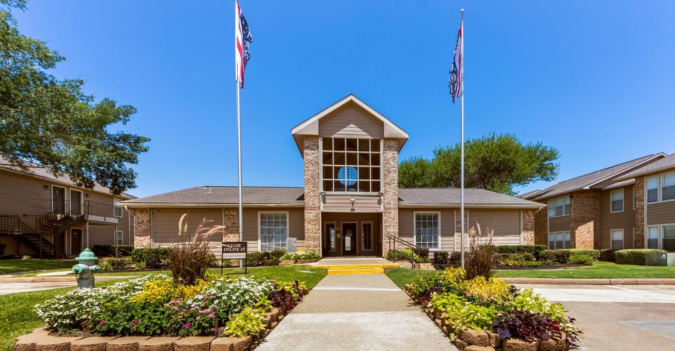 Solarium in Greenville, TX - Building Photo