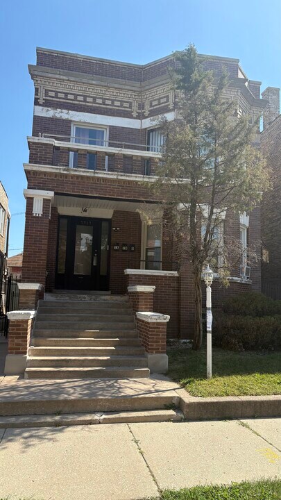 7917 S Peoria St, Unit Garden in Chicago, IL - Building Photo