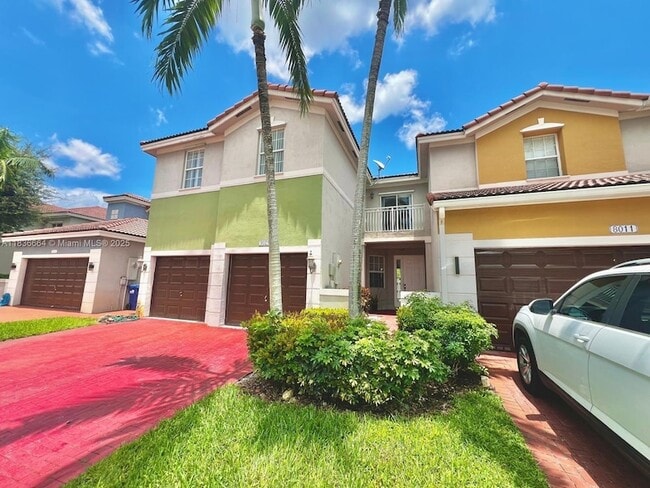 8021 NW 114th Pl in Medley, FL - Building Photo - Building Photo