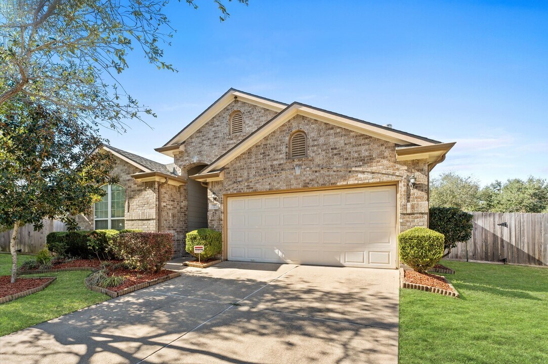 7303 Enchanted Rock Ln in Missouri City, TX - Building Photo