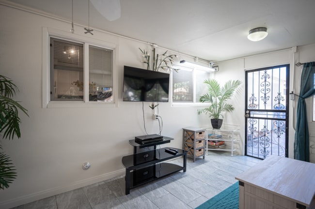 401 Lorenzi St in Las Vegas, NV - Building Photo - Building Photo