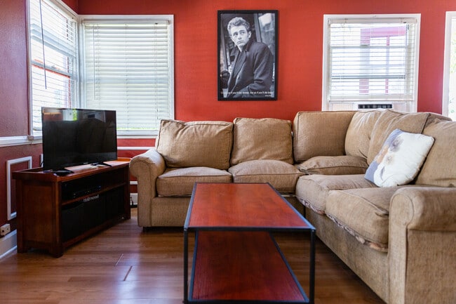 1768 Vista Del Mar Ave, Unit 1768