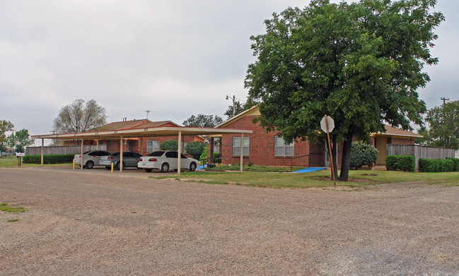 613-621 Avenue D in Ralls, TX - Foto de edificio - Building Photo