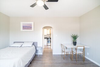112 Westmoreland Ave in Los Angeles, CA - Building Photo - Building Photo
