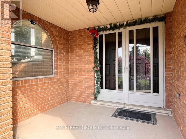 106 St.David's Rd in St Catharines, ON - Building Photo - Building Photo