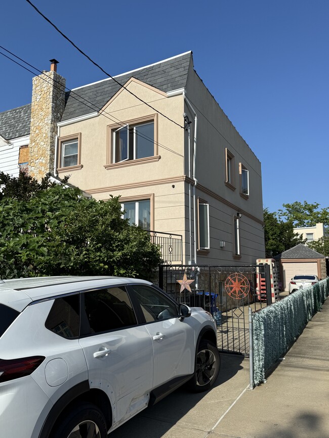 162 Mackenzie St in Brooklyn, NY - Building Photo - Building Photo