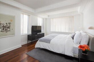 330 E 56th St in New York, NY - Foto de edificio - Building Photo