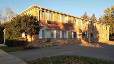 Carriage House in Richland Center, WI - Building Photo - Building Photo