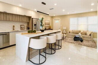 1399 NE 38th St in Oakland Park, FL - Building Photo - Building Photo