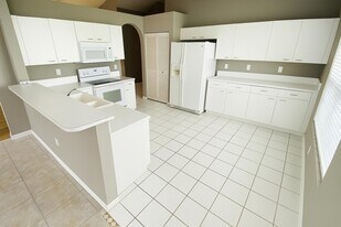 7082 Davit Cir in Greenacres, FL - Building Photo