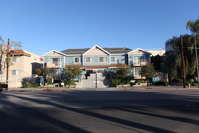 Vanowen Villas in Canoga Park, CA - Foto de edificio - Building Photo