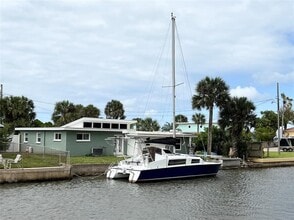 209 Sandy Cir in South Daytona, FL - Foto de edificio - Building Photo