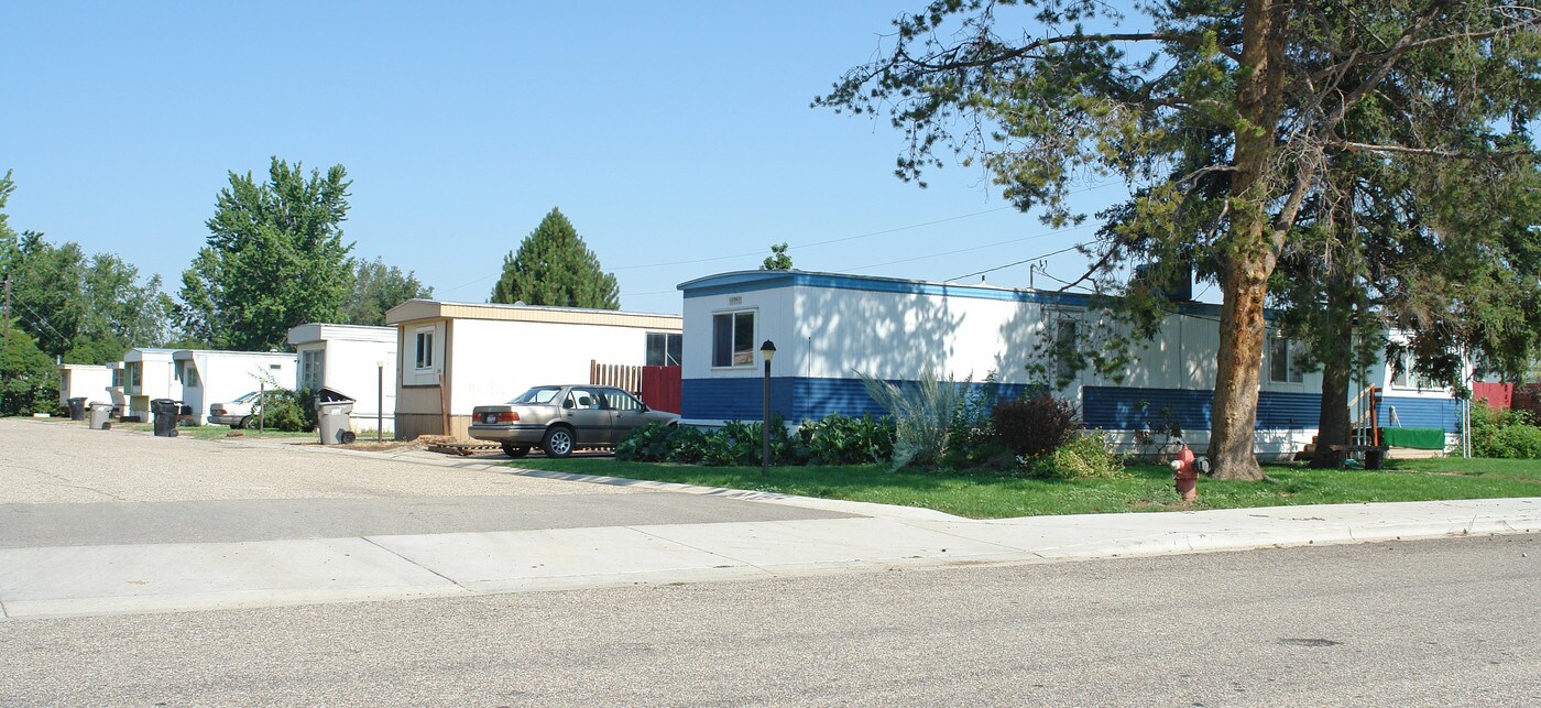 500 E 42nd St in Garden City, ID - Building Photo