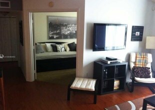 11155 SW 5th Pl, Unit 303 in Pembroke Pines, FL - Building Photo - Building Photo