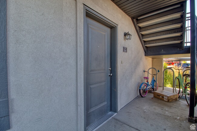 1700 S Sandhill Rd in Orem, UT - Foto de edificio - Building Photo