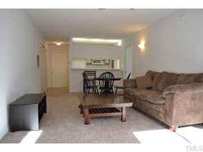 Room in Condo on Collegiate Cir in Raleigh, NC - Foto de edificio - Building Photo