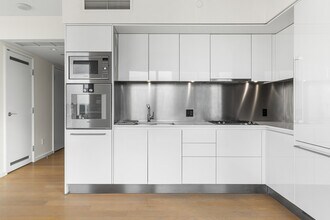 1151-1151 W Georgia St in Vancouver, BC - Building Photo - Building Photo