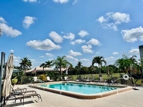 1001 Islamorada Blvd in Punta Gorda, FL - Building Photo - Building Photo