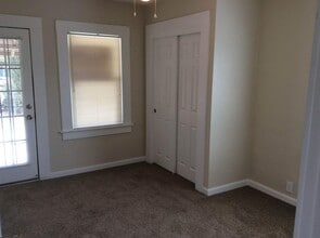 2266 S Eunice Ave in Fresno, CA - Building Photo - Building Photo