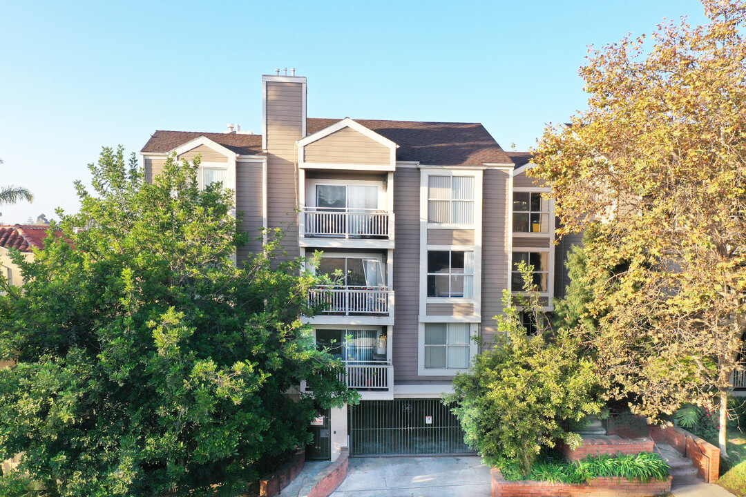 Westgate Apartments in Los Angeles, CA - Building Photo