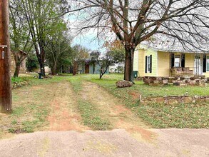 708 Avenue S in Marble Falls, TX - Foto de edificio - Building Photo