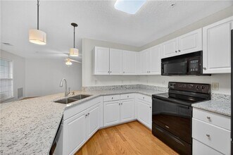 2221 Delaney Dr in Burlington, NC - Building Photo - Building Photo