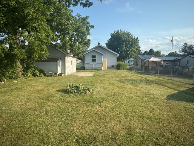 912 Oak Grove Ave in Marion, OH - Foto de edificio - Building Photo