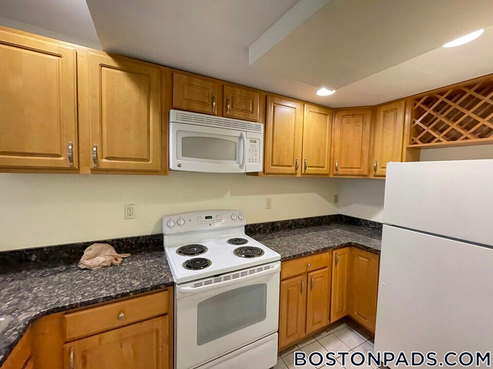 55 Queensberry St in Boston, MA - Building Photo