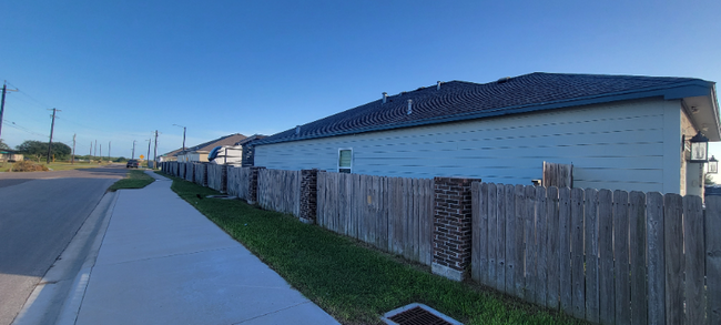 3802 Woodhouse Ln in Corpus Christi, TX - Building Photo - Building Photo