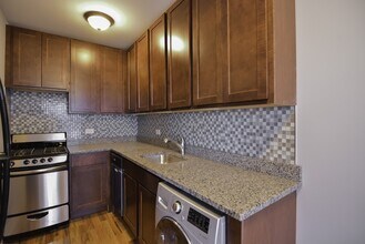 555 W Arlington in Chicago, IL - Foto de edificio - Building Photo