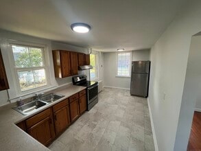 9 Essex Rd in Westbrook, CT - Building Photo - Building Photo