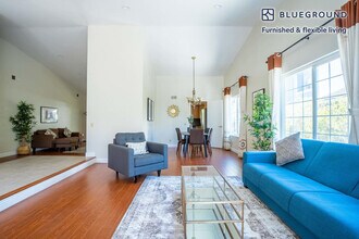 411 Port Royal Ave in Foster City, CA - Building Photo - Building Photo
