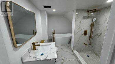 49 Riverglen Dr in Georgina, ON - Building Photo - Building Photo